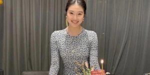 大女儿16岁生日，一家四口聚餐，马伊琍喝得满脸通红缩略图