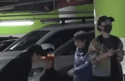 42岁姚笛晒儿子近照，身高都140了，网友纷纷惊呼：这是怎么长这么高的！缩略图
