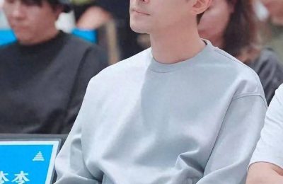 42岁的胡歌大方晒幸福，老婆黄曦宁长得好看又旺夫缩略图