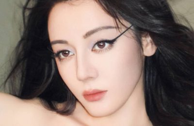 迪丽热巴怼脸照，五官立体超精致，蓝色眼影帅炸了缩略图