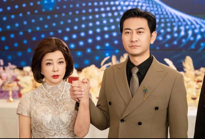刘晓庆新短剧定档啦！74岁演50岁超轻松，小37岁男搭档还晒同框照插图2